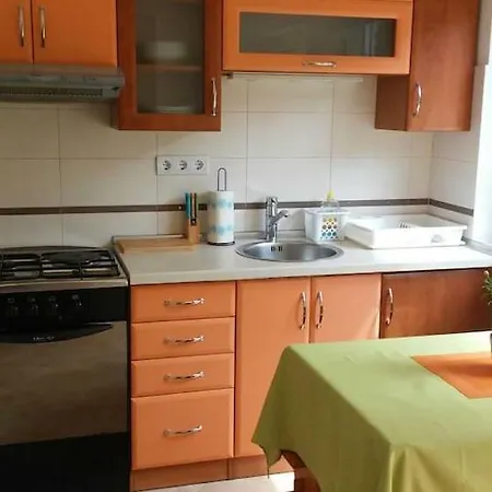 Tia Apartman
