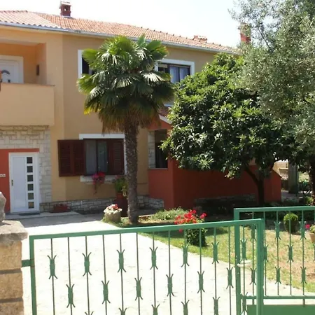 Tia Apartman