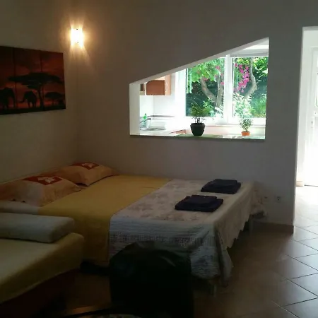 Tia Apartman